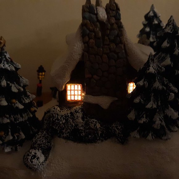 Thomas Kinkade | Painter of Light stonehearth hutch Christmas house (LIGHTS UP) - Picture 7 of 10